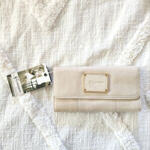 B.Makowsky Creme Hand Wallet NWT